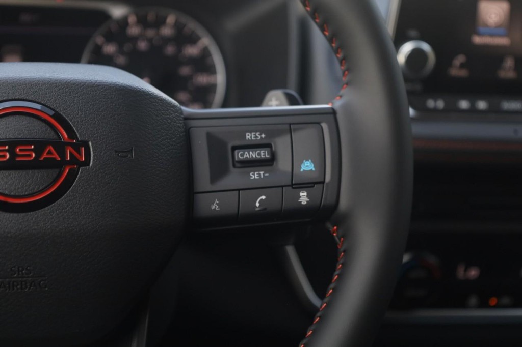 Nissan Rogue Vehicle Full-screen Gallery Image 9