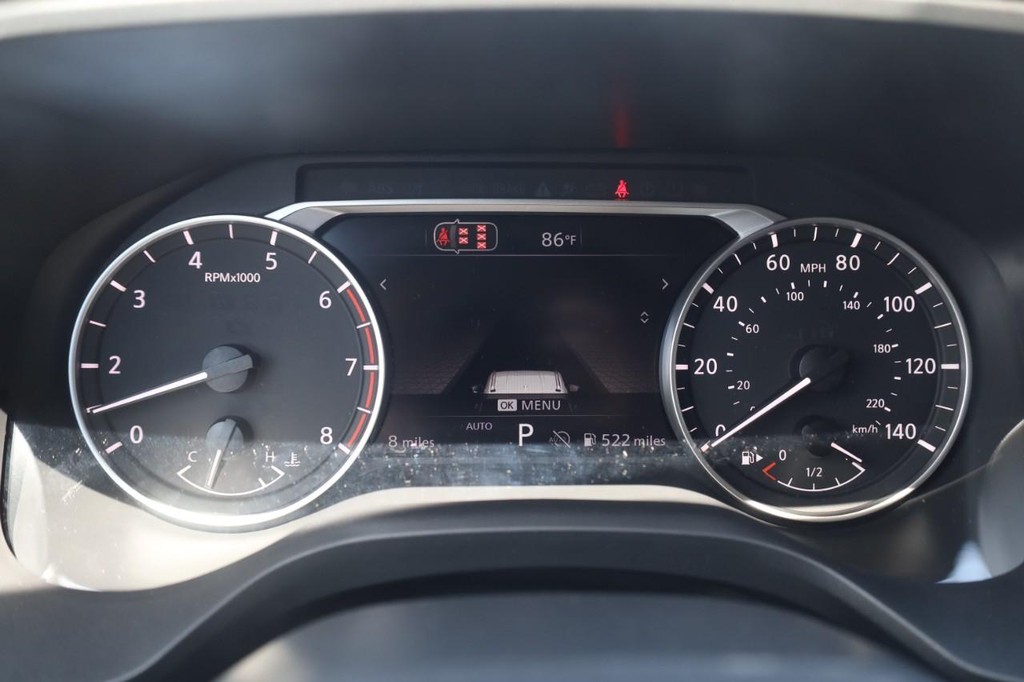Nissan Rogue Vehicle Full-screen Gallery Image 14