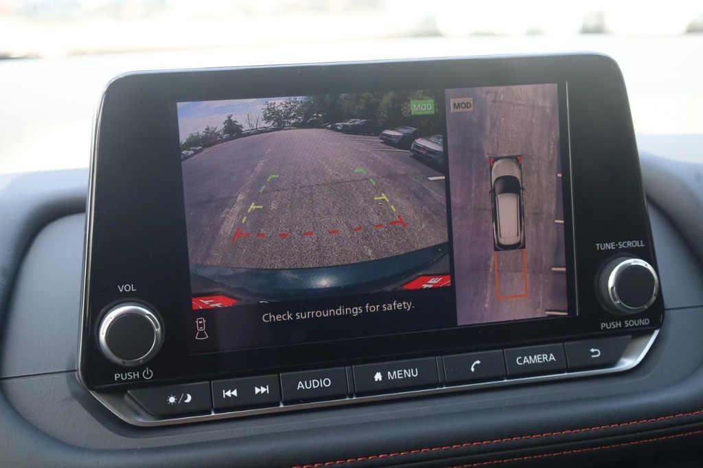 Nissan Rogue Vehicle Full-screen Gallery Image 16