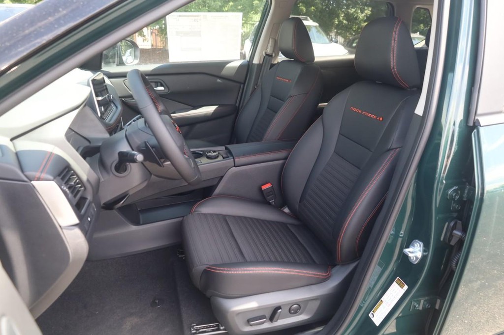 Nissan Rogue Vehicle Full-screen Gallery Image 21
