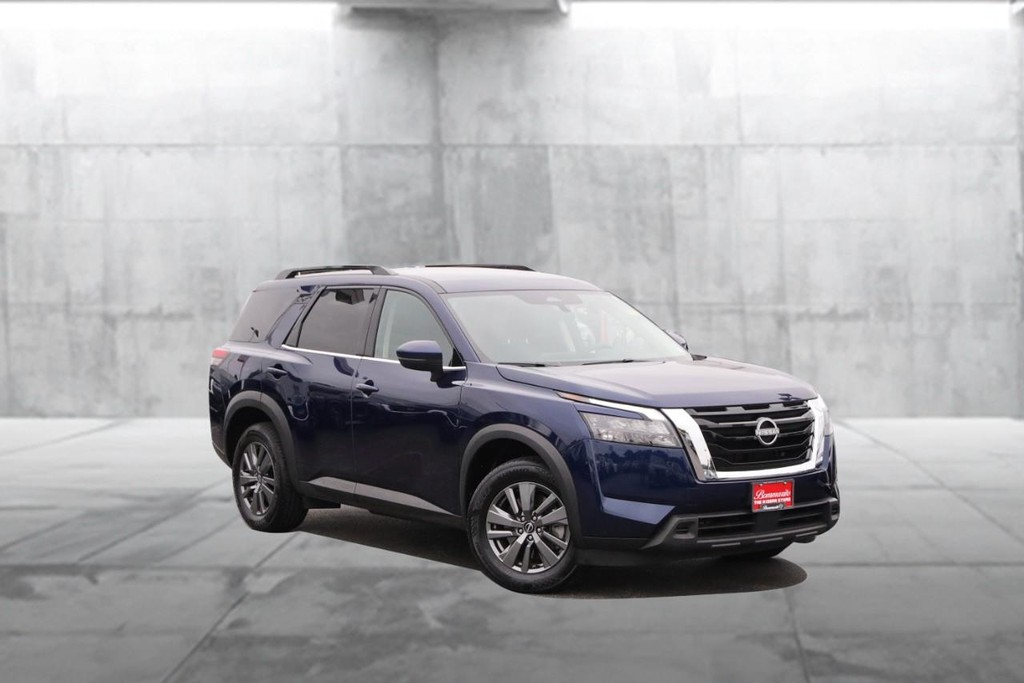 Nissan Pathfinder Vehicle Image 02