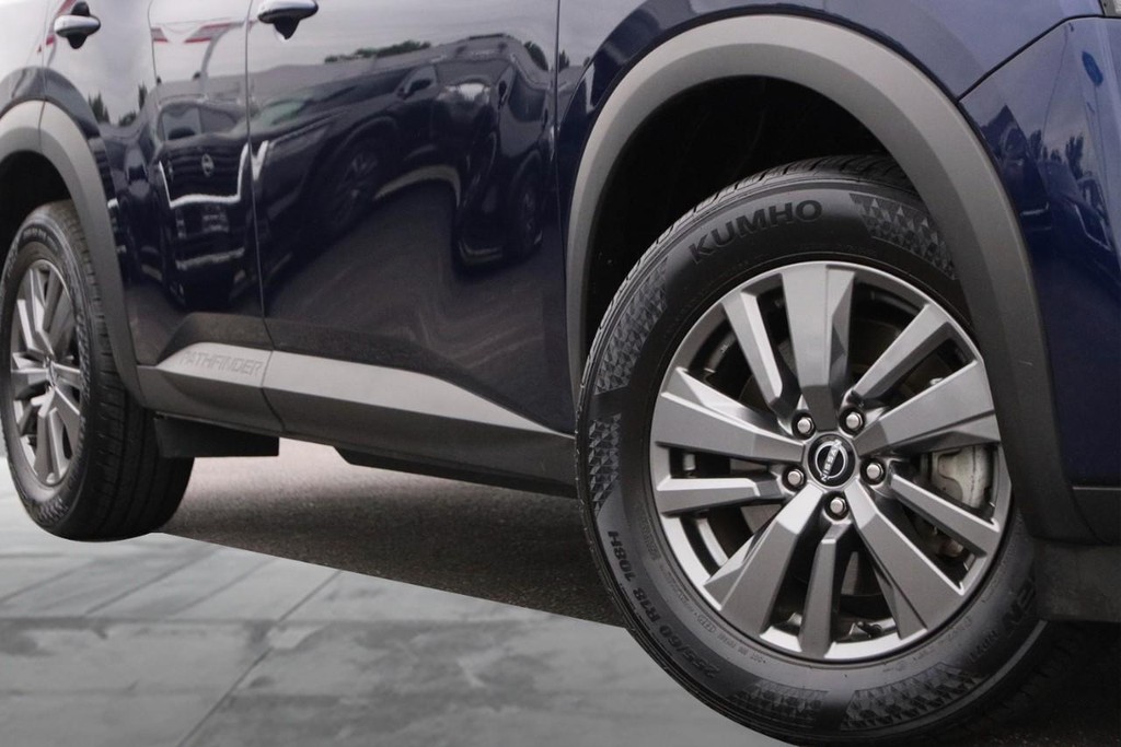 Nissan Pathfinder Vehicle Image 03
