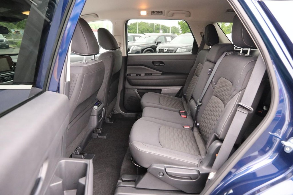 Nissan Pathfinder Vehicle Image 10
