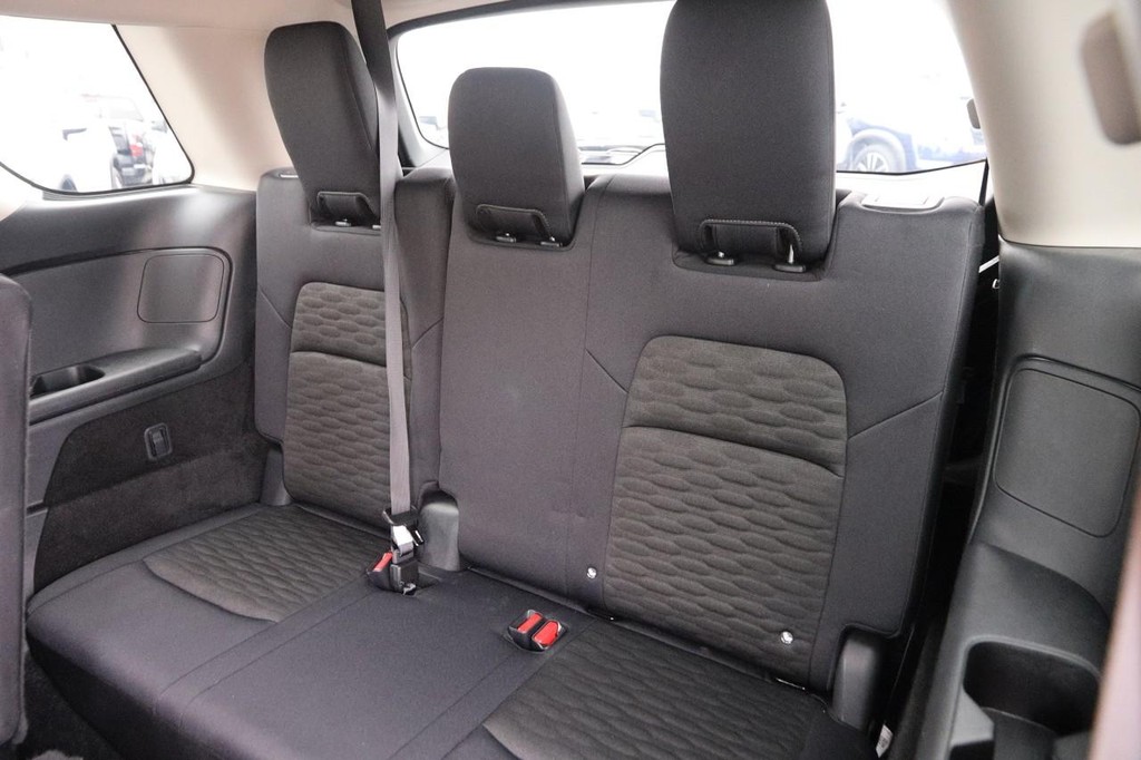 Nissan Pathfinder Vehicle Image 11