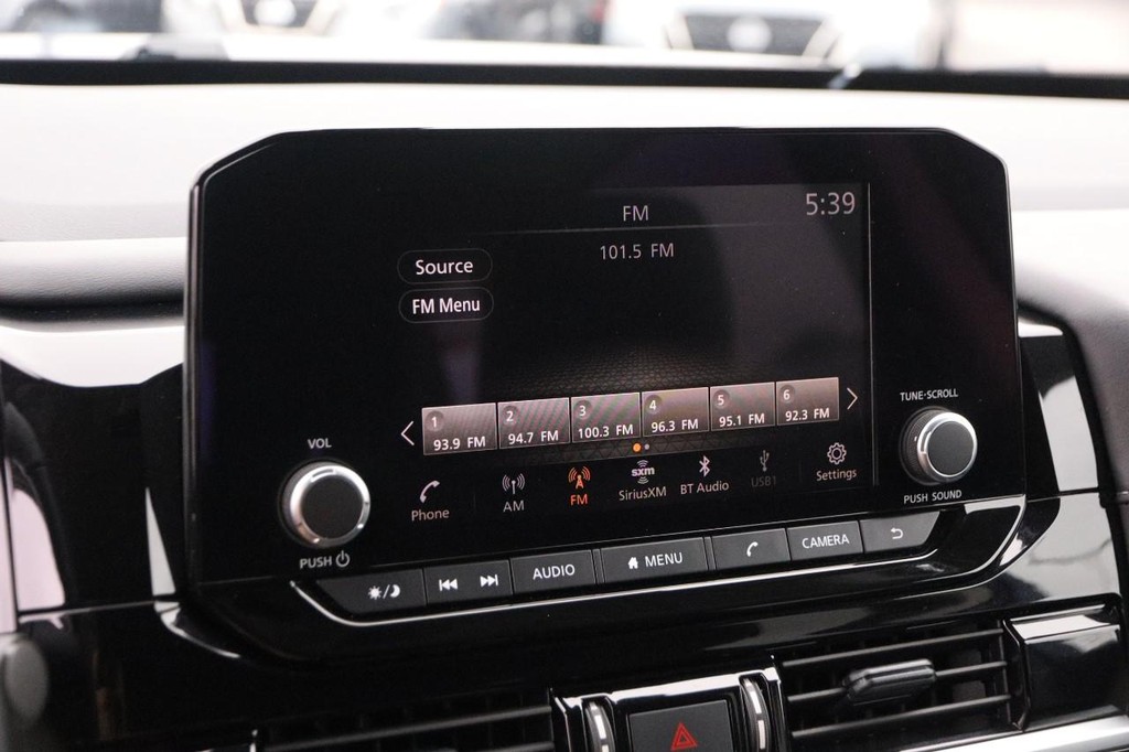 Nissan Pathfinder Vehicle Image 18