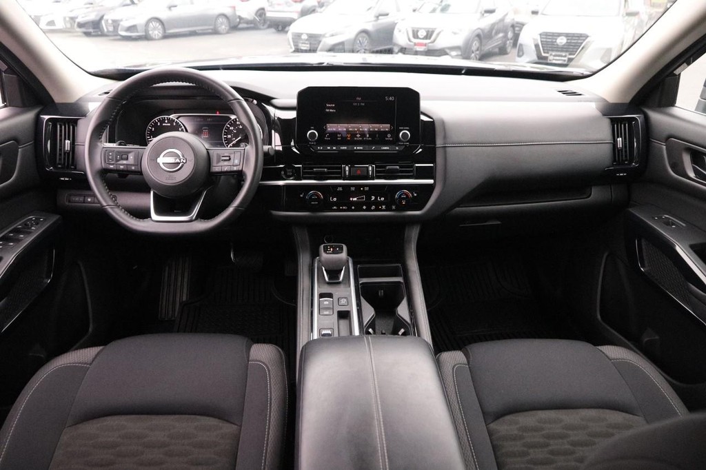 Nissan Pathfinder Vehicle Image 25