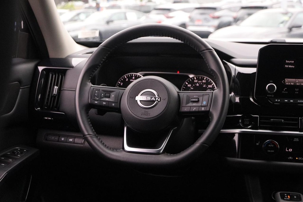 Nissan Pathfinder Vehicle Image 27