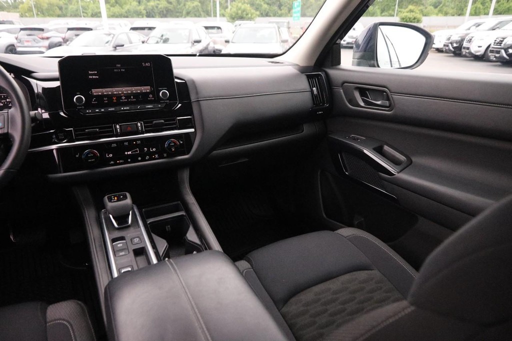 Nissan Pathfinder Vehicle Image 29