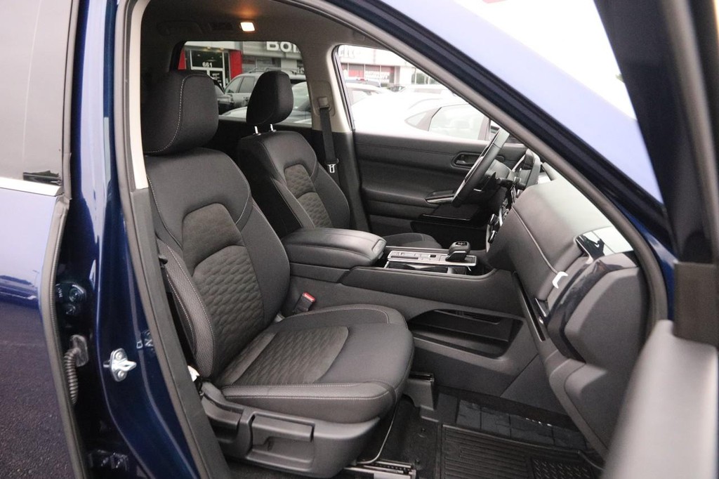 Nissan Pathfinder Vehicle Image 30