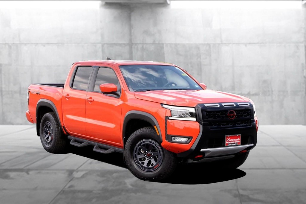 Nissan Frontier Vehicle Full-screen Gallery Image 2