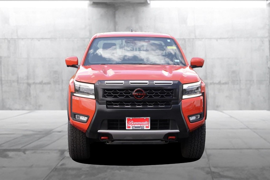 Nissan Frontier Vehicle Full-screen Gallery Image 4