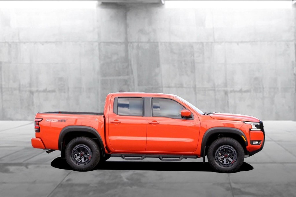 Nissan Frontier Vehicle Full-screen Gallery Image 5