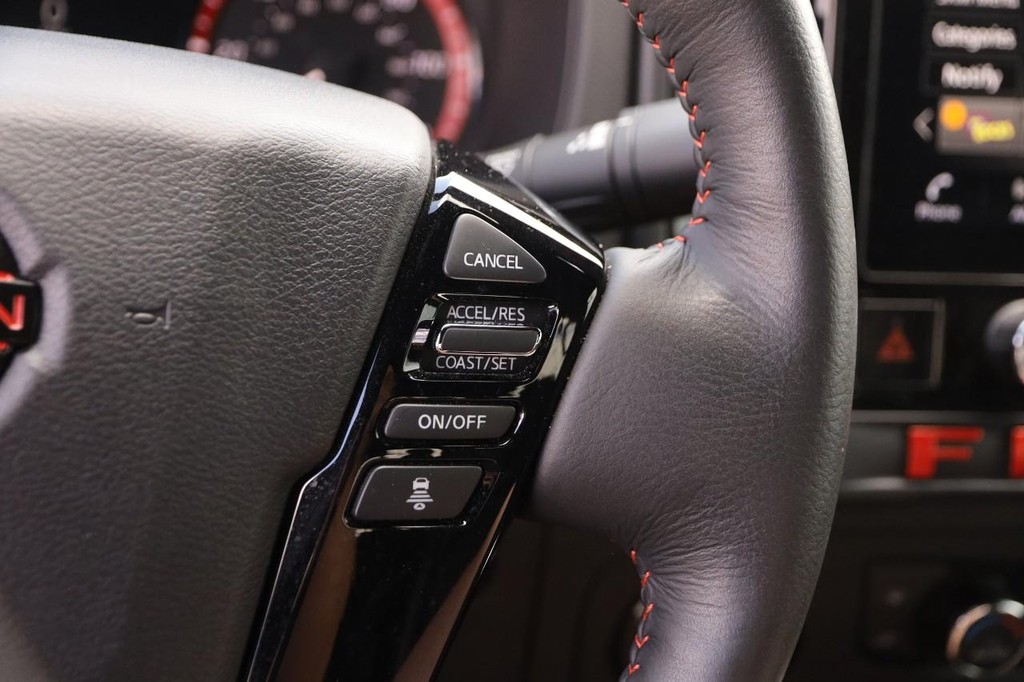 Nissan Frontier Vehicle Full-screen Gallery Image 14