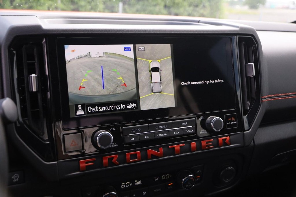 Nissan Frontier Vehicle Full-screen Gallery Image 19