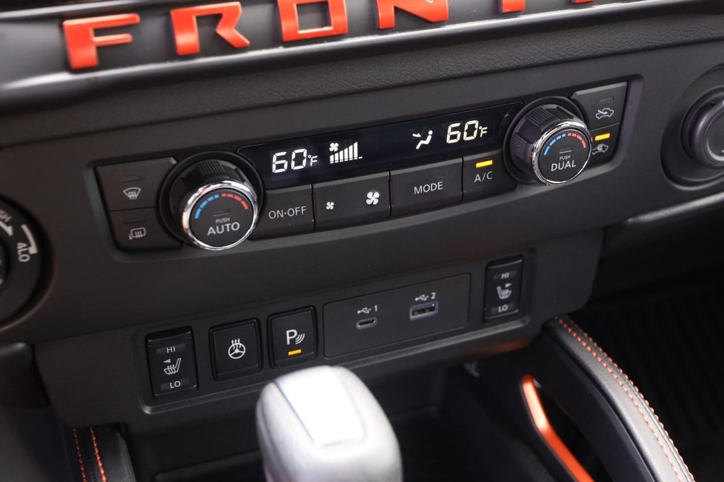 Nissan Frontier Vehicle Full-screen Gallery Image 20