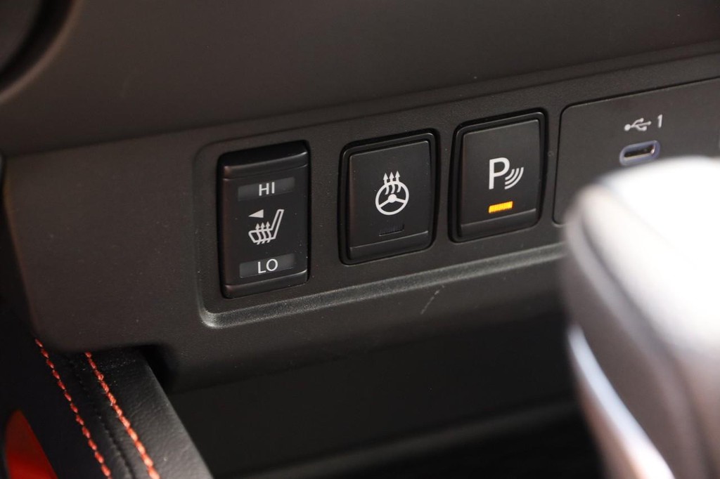 Nissan Frontier Vehicle Full-screen Gallery Image 22