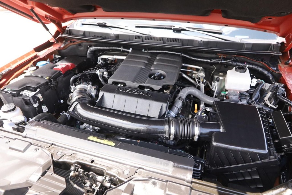 Nissan Frontier Vehicle Full-screen Gallery Image 30