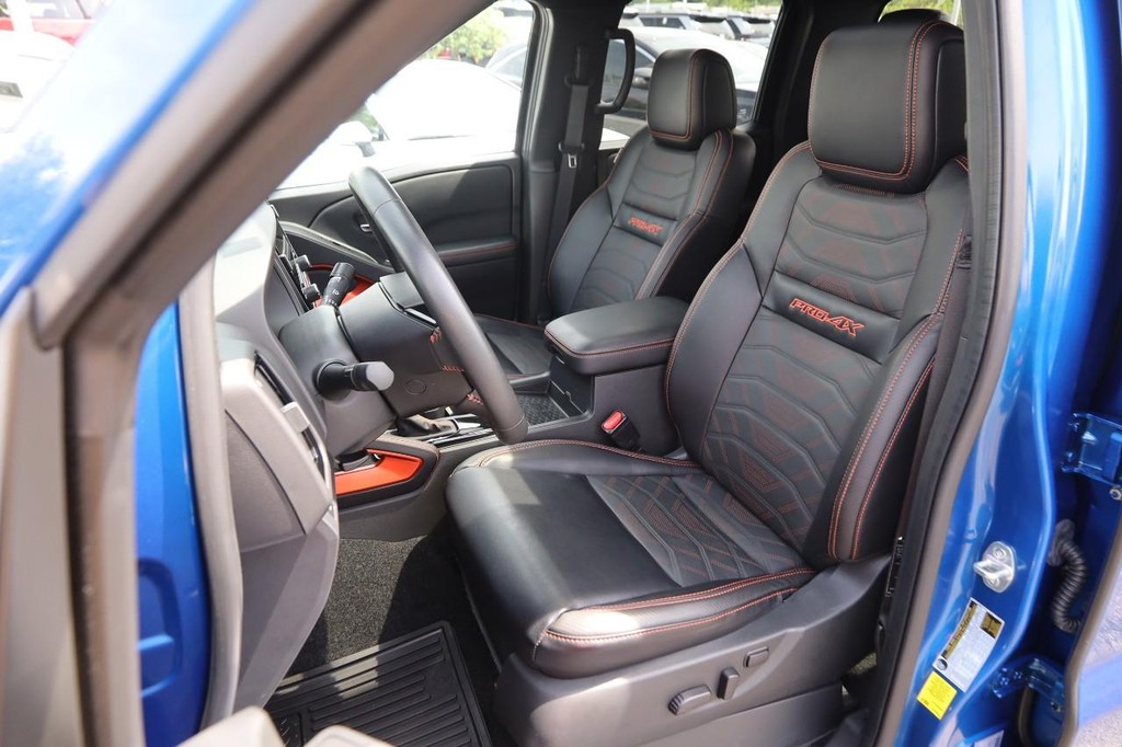 Nissan Frontier Vehicle Image 09