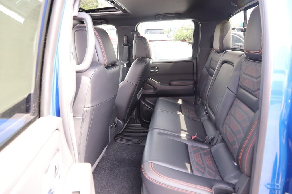 Nissan Frontier Vehicle Image 10