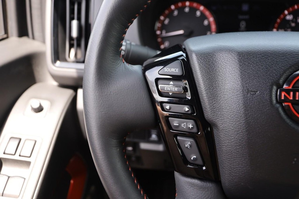 Nissan Frontier Vehicle Image 12