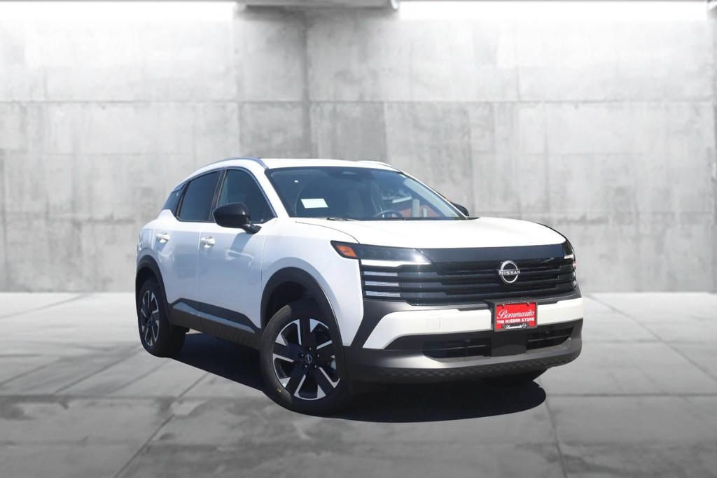 Nissan Kicks Vehicle Image 02