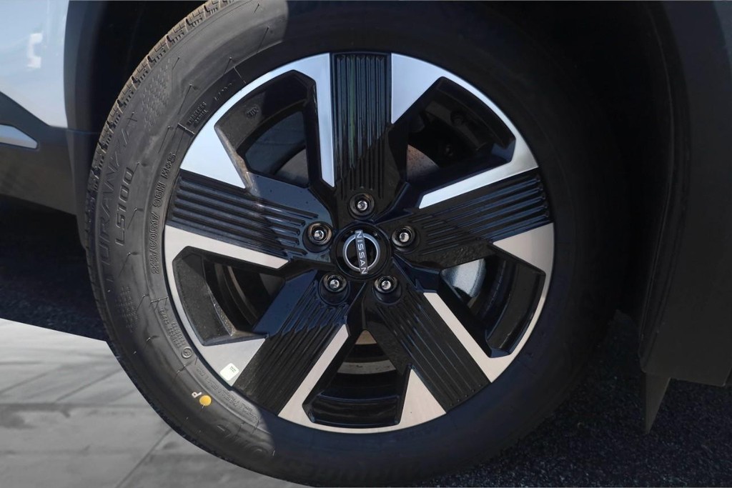 Nissan Kicks Vehicle Image 03