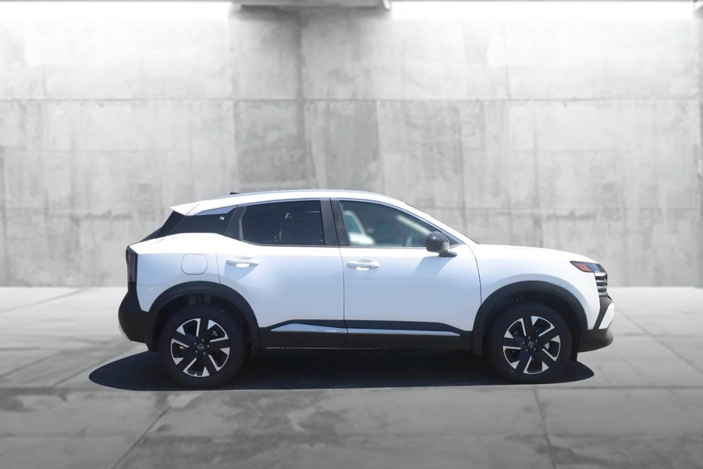 Nissan Kicks Vehicle Image 05