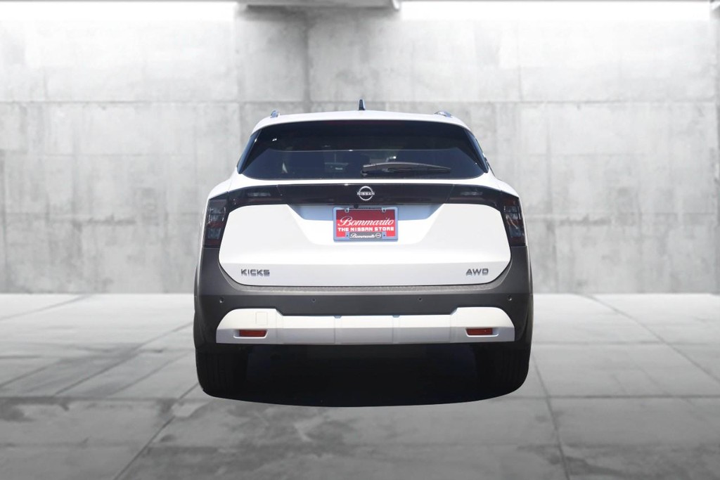Nissan Kicks Vehicle Image 06