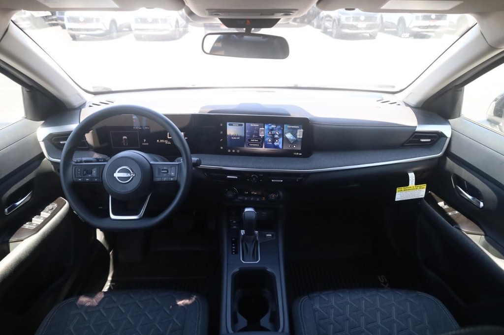 Nissan Kicks Vehicle Image 07