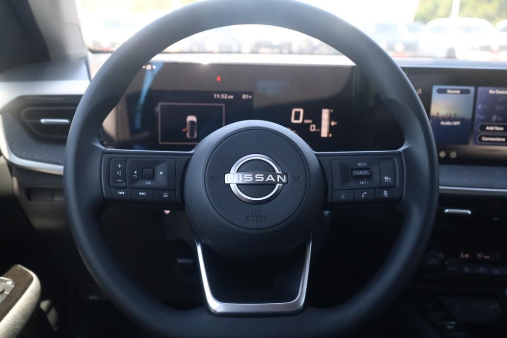 Nissan Kicks Vehicle Image 08