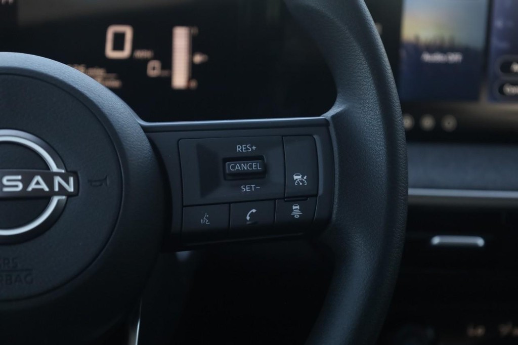 Nissan Kicks Vehicle Image 09