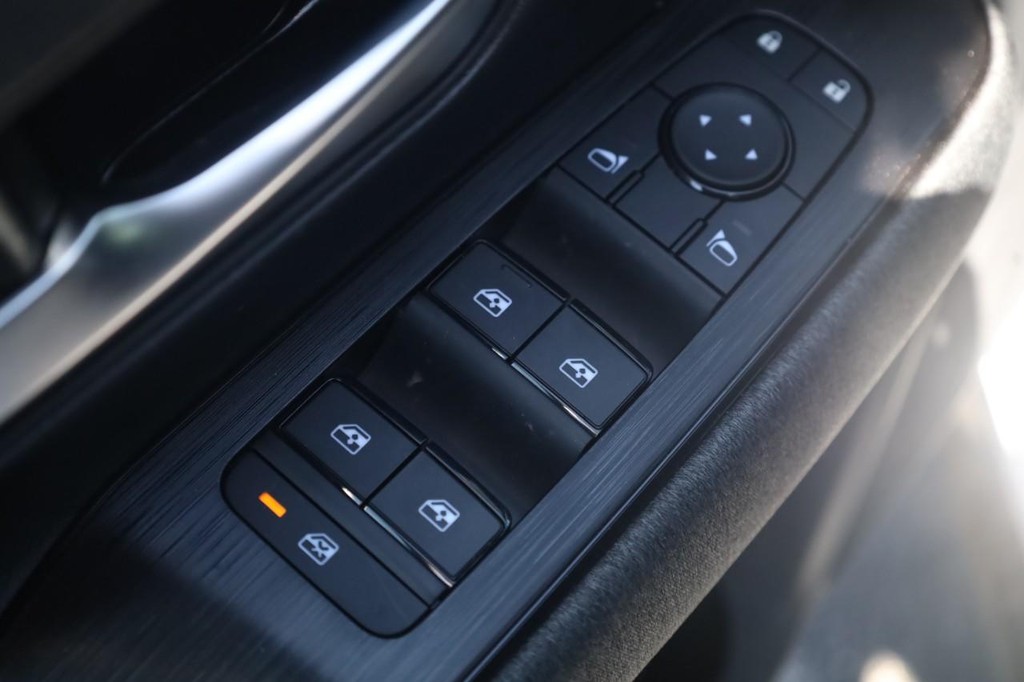 Nissan Kicks Vehicle Image 11