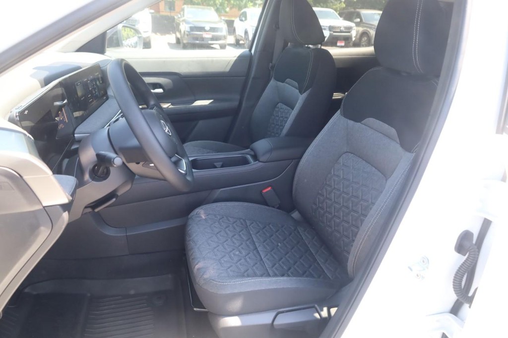 Nissan Kicks Vehicle Image 19