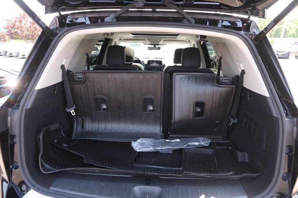 Nissan Pathfinder Vehicle Full-screen Gallery Image 7