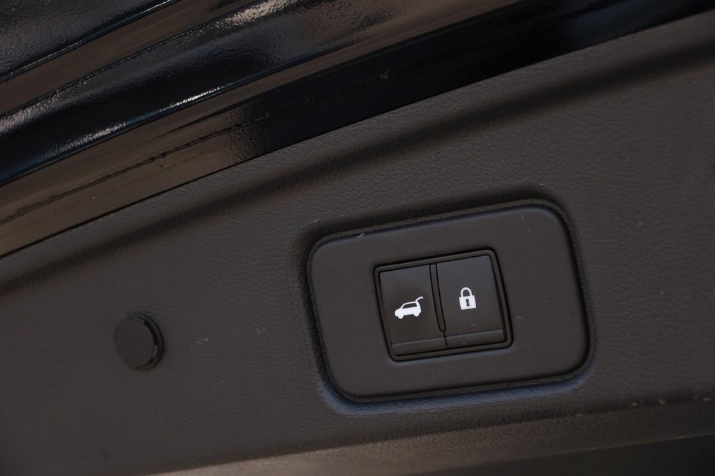 Nissan Pathfinder Vehicle Full-screen Gallery Image 8