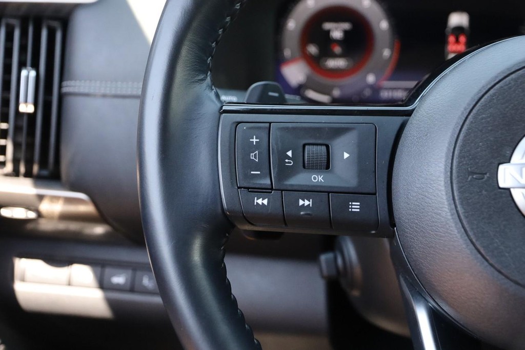 Nissan Pathfinder Vehicle Full-screen Gallery Image 14