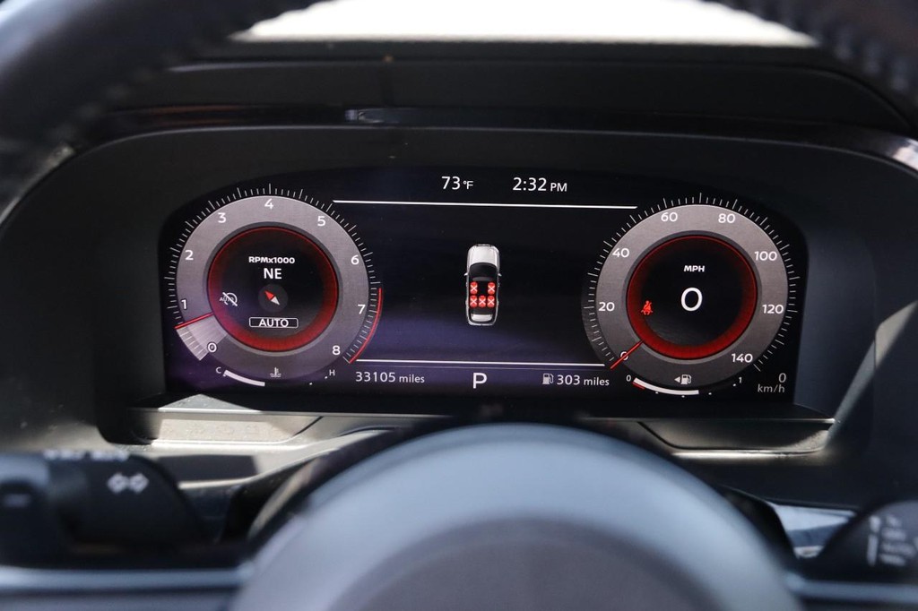 Nissan Pathfinder Vehicle Full-screen Gallery Image 16