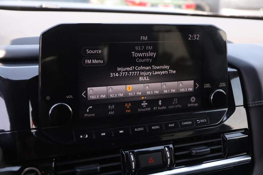 Nissan Pathfinder Vehicle Full-screen Gallery Image 18