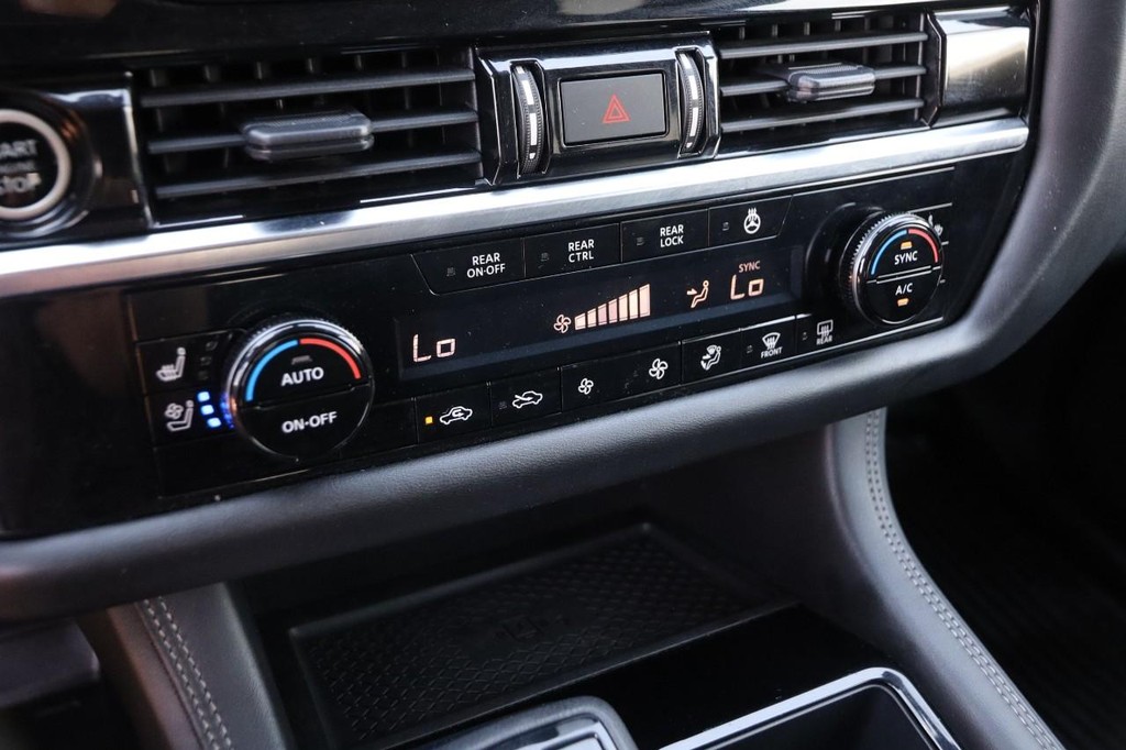 Nissan Pathfinder Vehicle Full-screen Gallery Image 20