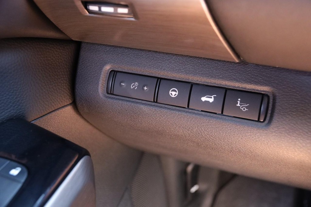 Nissan Pathfinder Vehicle Full-screen Gallery Image 22