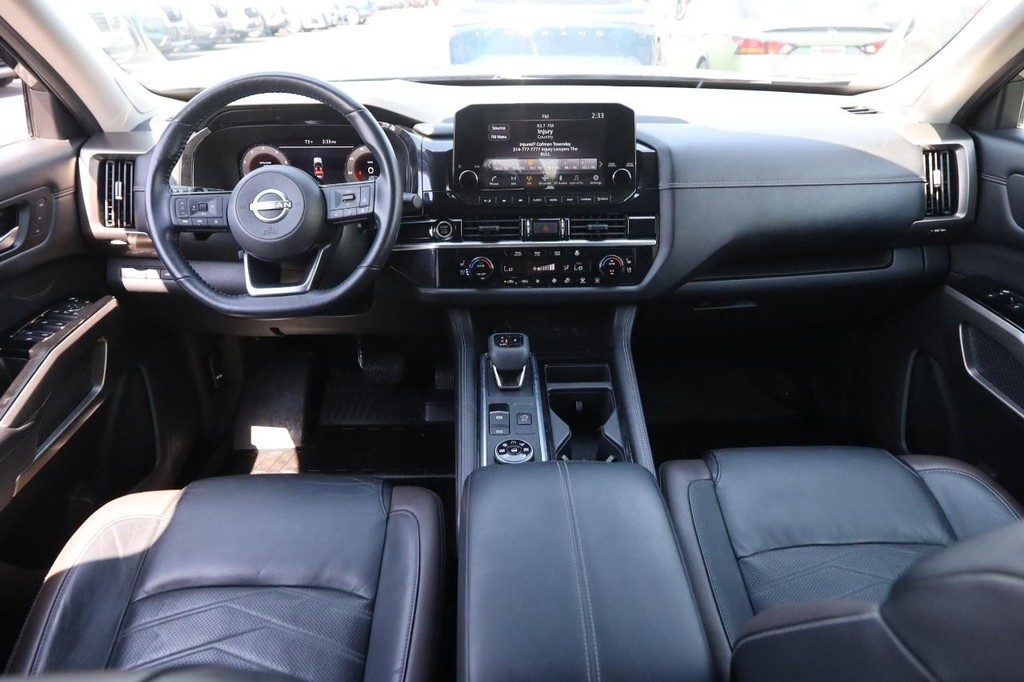 Nissan Pathfinder Vehicle Full-screen Gallery Image 23