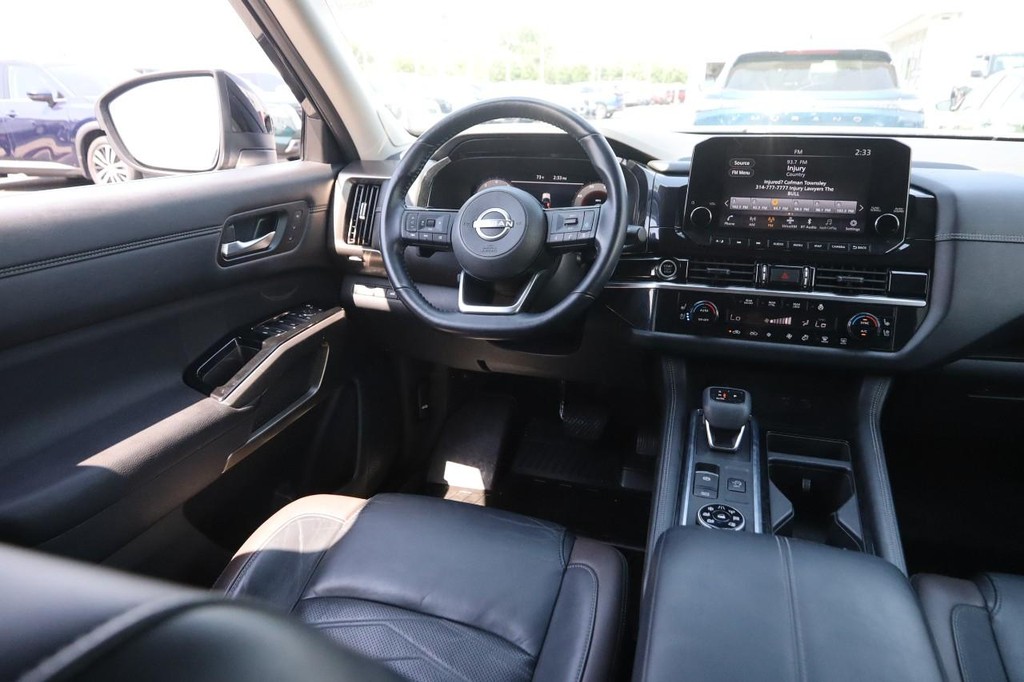 Nissan Pathfinder Vehicle Full-screen Gallery Image 24