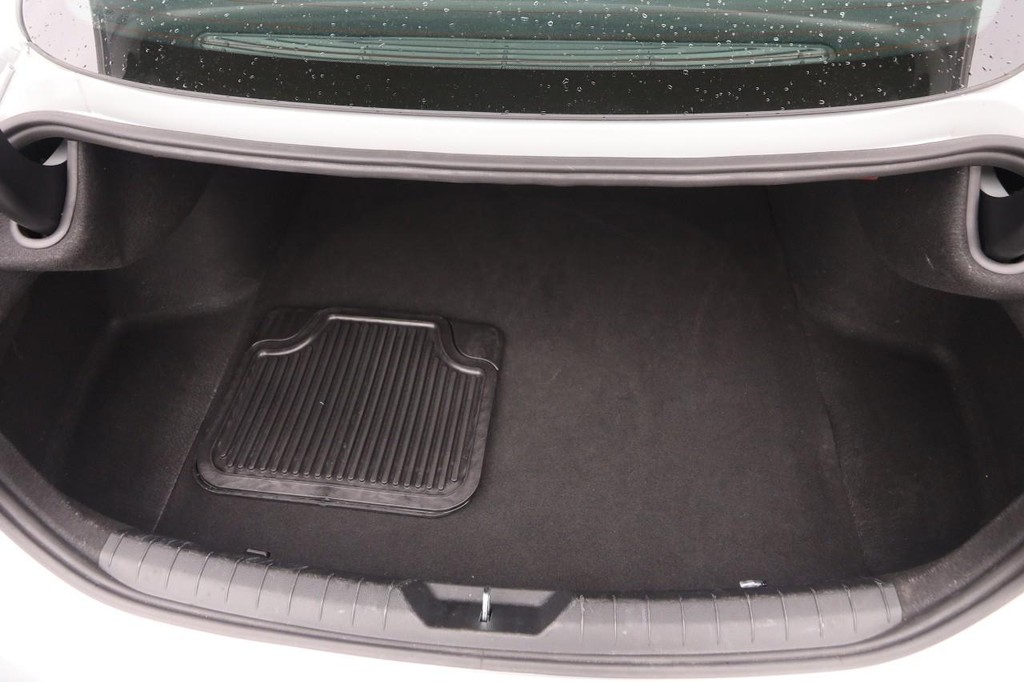 Hyundai Sonata Vehicle Full-screen Gallery Image 7