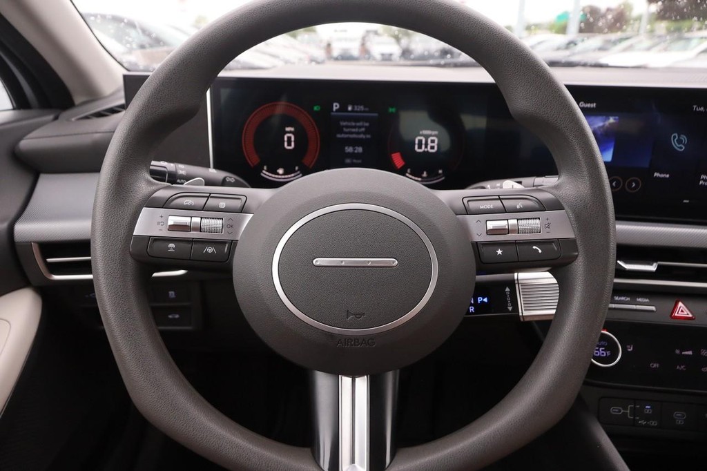 Hyundai Sonata Vehicle Full-screen Gallery Image 10