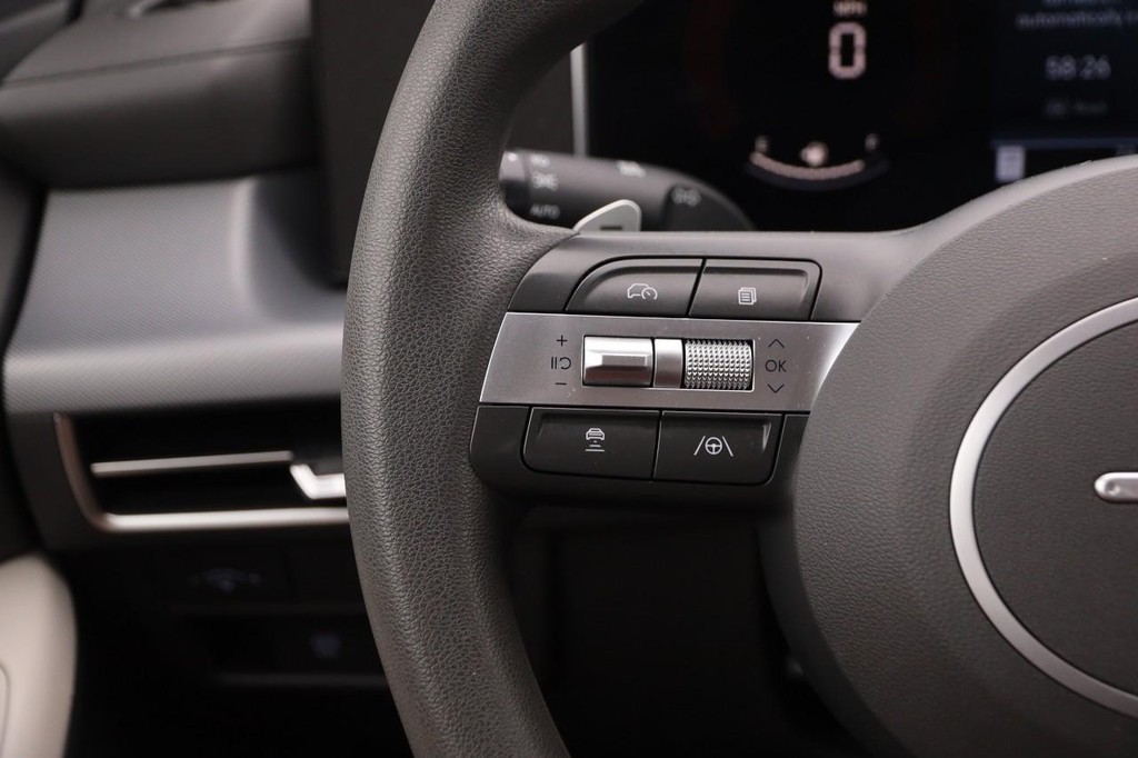 Hyundai Sonata Vehicle Full-screen Gallery Image 11
