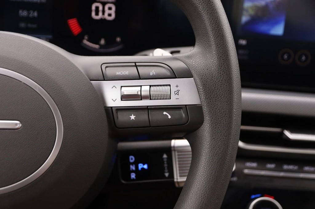 Hyundai Sonata Vehicle Full-screen Gallery Image 12