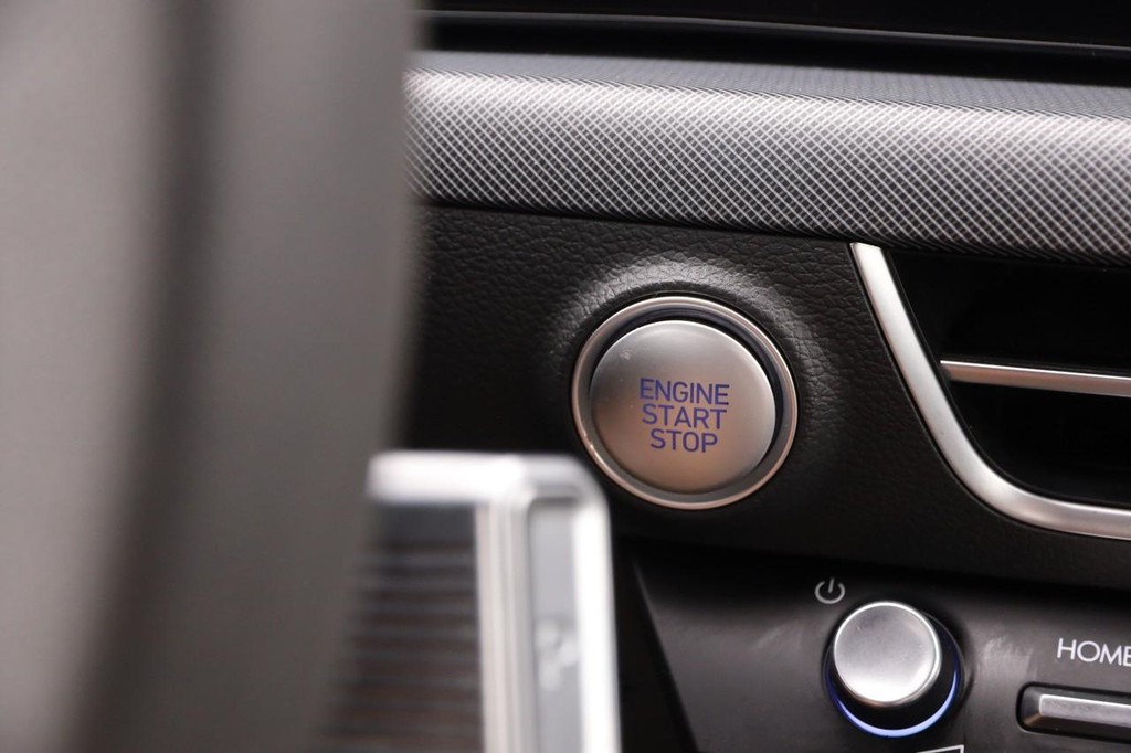 Hyundai Sonata Vehicle Full-screen Gallery Image 14