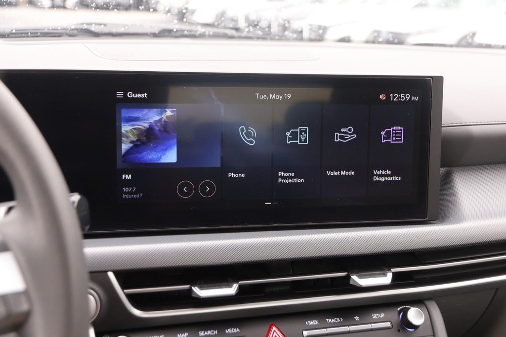 Hyundai Sonata Vehicle Full-screen Gallery Image 16