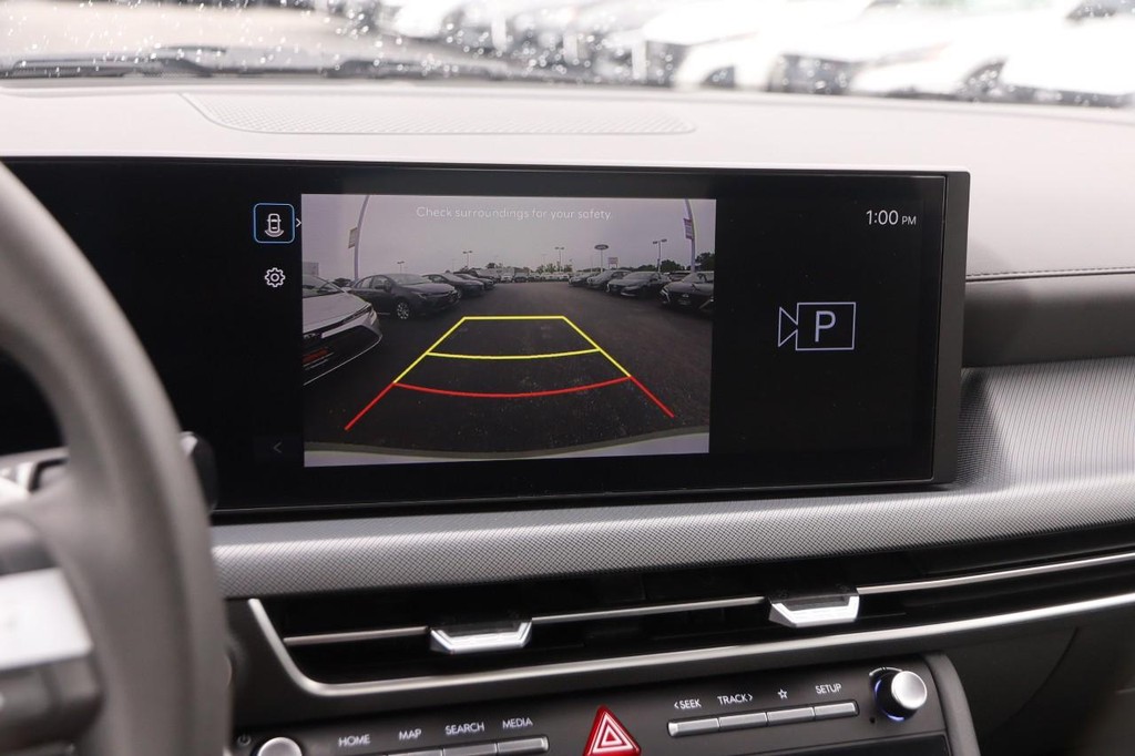 Hyundai Sonata Vehicle Full-screen Gallery Image 17