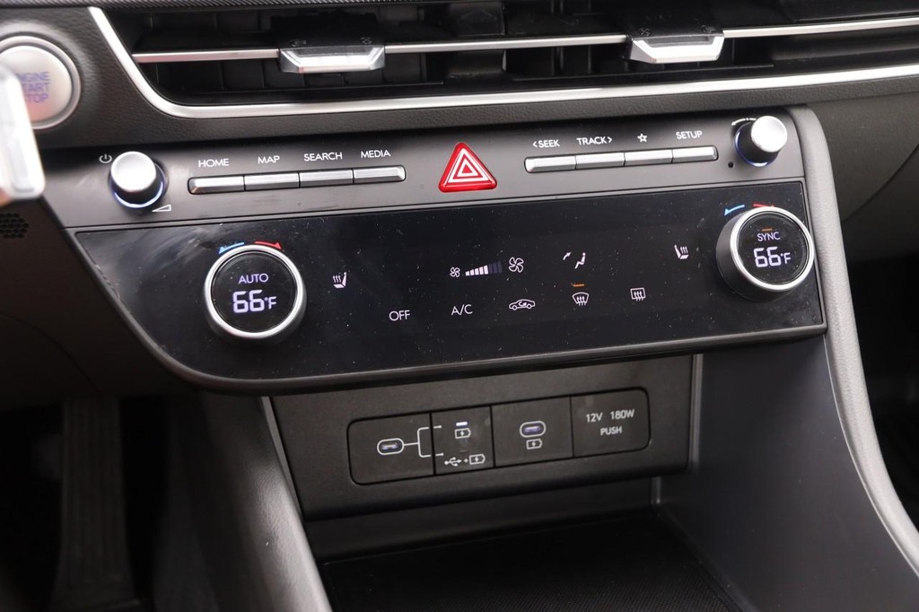 Hyundai Sonata Vehicle Full-screen Gallery Image 18